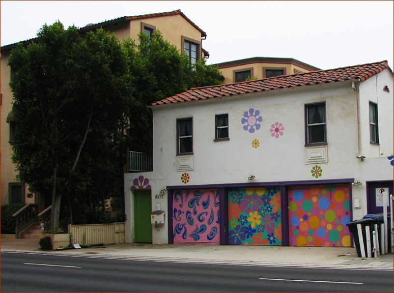 funky house on PCH