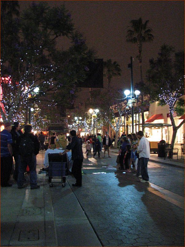 Third Street Promenade at night!